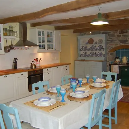 Corentin Cottages - Stewart Morpurgo Guest house Plomodiern