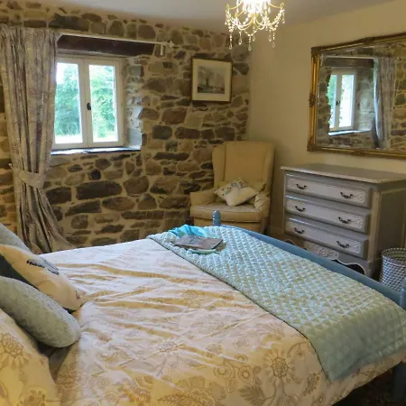 Corentin Cottages - Stewart Morpurgo Plomodiern