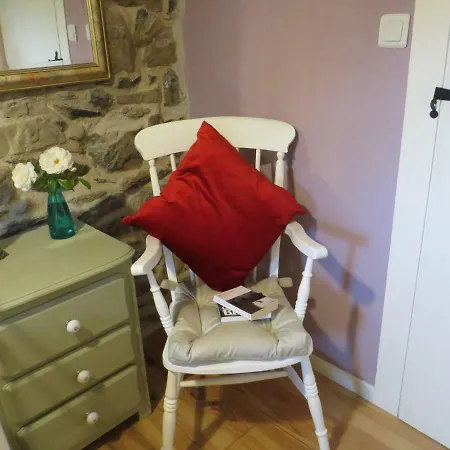 Corentin Cottages - Stewart Morpurgo Plomodiern