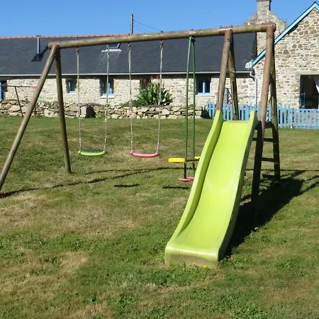 Corentin Cottages - Stewart Morpurgo * Plomodiern