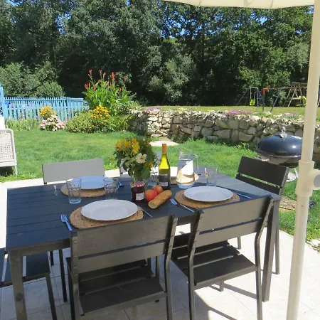 Corentin Cottages - Stewart Morpurgo Plomodiern